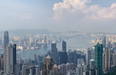 《叮铃响起时，我终于能用自己的节奏呼吸》——香港的回声诗