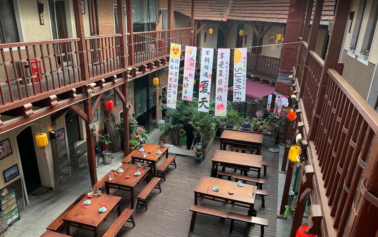 Read more about the article 《是高速的奔跑，也是人情的余韵》——四方参访与胶澳海鲜宴