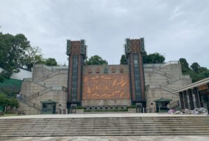 Read more about the article 《听见千年前的和弦 3/3｜遗址为根: 擂鼓墩的原声召唤  · 随州曾侯乙墓》