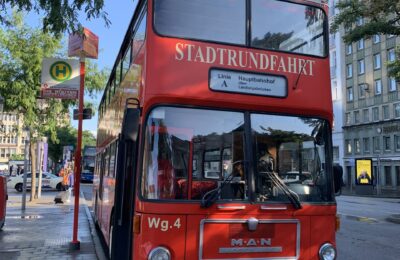 《Die Roten Doppeldecker：为什么一辆红色观光巴士，能够带你读懂汉堡？》｜Die Roten Doppeldecker: How Can a Red Sightseeing Bus Help You Understand Hamburg?